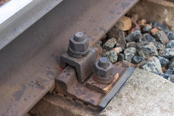 Boulons Qui Fixent Les Rails Chemin Fer Aux Traverses Béton — Photo