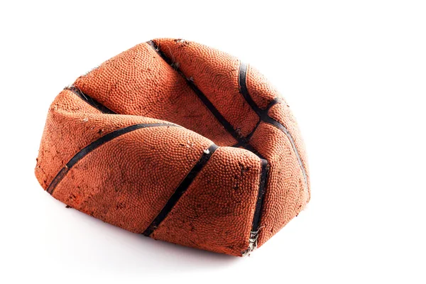 老的已损坏的橡皮篮子球背景 — 图库照片