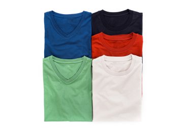 Arkaplanda renkli tişörtler katlanmış grup