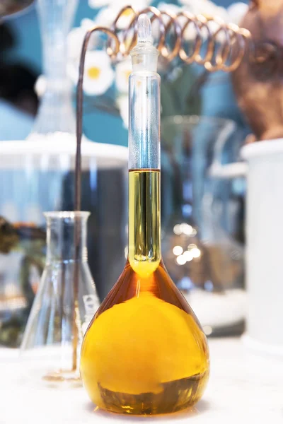 Cam şişe parfüm — Stok fotoğraf
