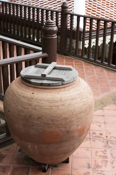 泰式风格水储物罐 — 图库照片