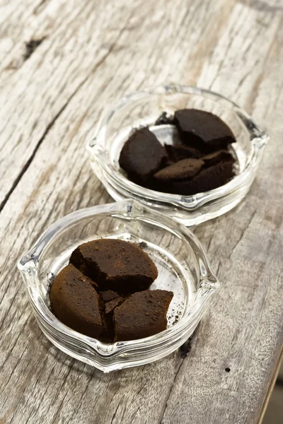 Used Coffee grounds in ashtray — Stockfoto