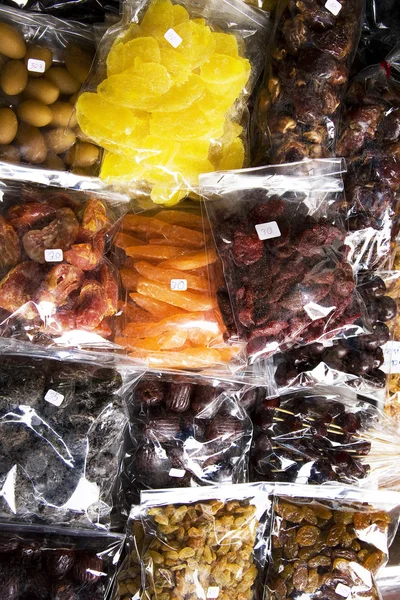 Dried fruit in plastic bags for sell in market — Stock Photo, Image