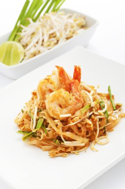 Lezzetli Tay geleneksel kızarmış noodle karides ile karıştırın