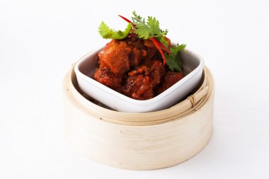 Buğulanmış Domuz kaburga siyah fasulye ile