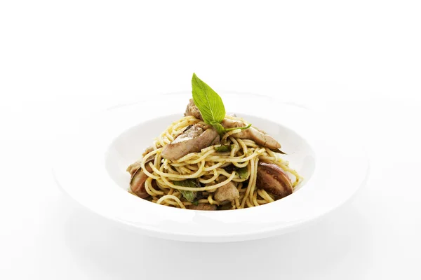 Thaise stijl roer gebakken spaghetti met vlees en groene kerrie spice — Stockfoto