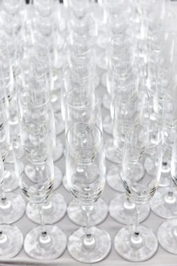 Boş şampanya kadehi hazırlamak için hizmet olay