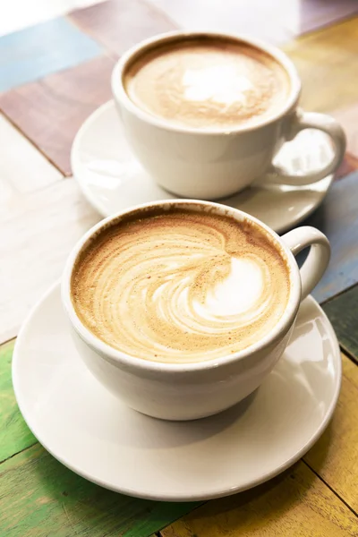 Deux Tasses Café Avec Latte Art Sur Table Bois — Photo