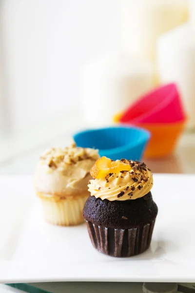 Colorful delicious cupcakes on plate — Stock Photo, Image