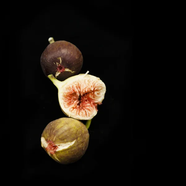 Organic fresh figs on black background — Stock Photo, Image