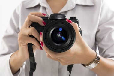 Siyah 135 film kamera tutan el