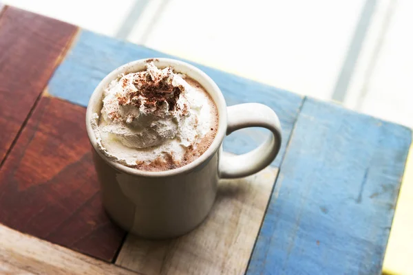 Hot chocolate topping with whipped cream — Stock Photo, Image