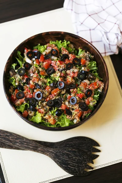 Gourmet Middle Eastern salad Tabbouleh with black olives — Stock Photo, Image