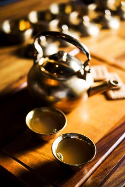 Güzel çay tencerede Hint soğuk kokteyl hizmet