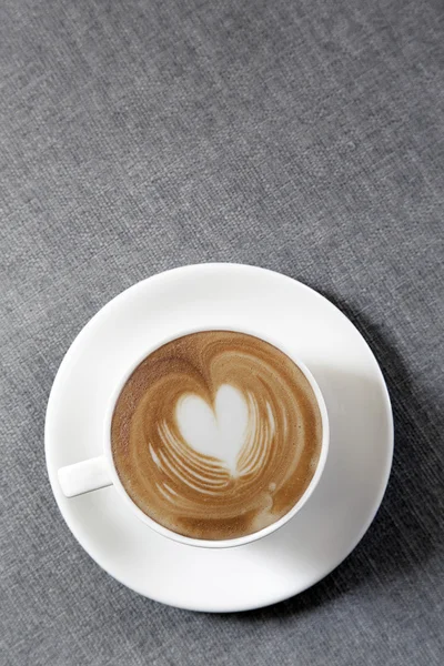 Tasse heißen Kaffee mit Liebe — Stockfoto