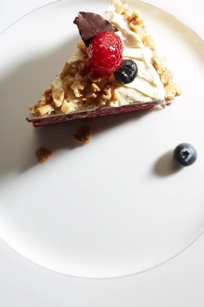 Un pedazo de pastel en el plato —  Fotos de Stock