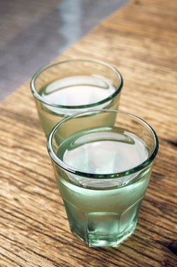 물 2 잔 