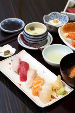 Suşi tabak içinde ayarla