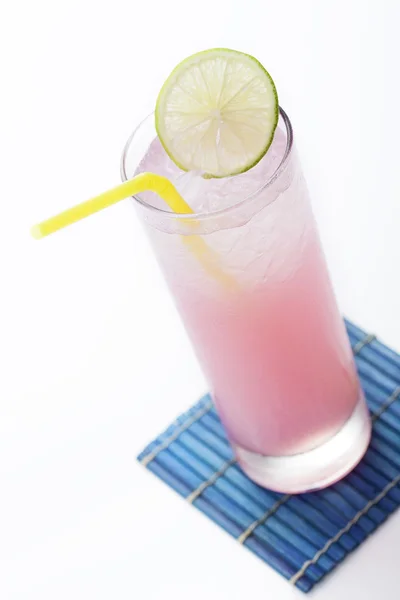 Sirop rose au citron vert et soda — Photo