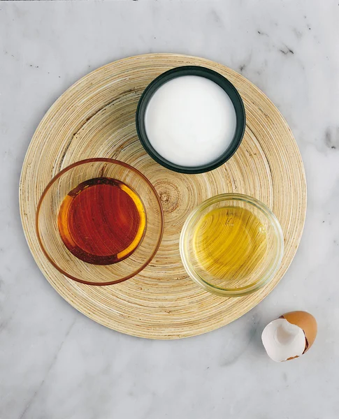 Leche, miel y albúmina de belleza — Foto de Stock