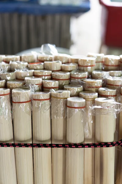 Arroz glutinoso cocido en un cilindro de bambú —  Fotos de Stock