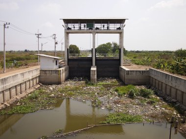 Su kontrol istasyonu kırsalında, Tayland