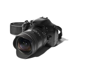 Beyaz arka plan üzerinde eski kullanılan dijital fotoğraf makinesi