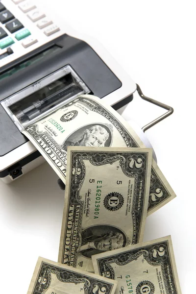 Billetes americanos de dos dólares salen de la calculadora — Foto de Stock