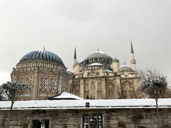 Vista Famosa Mezquita Sehzadebasi Nieve — Foto de Stock