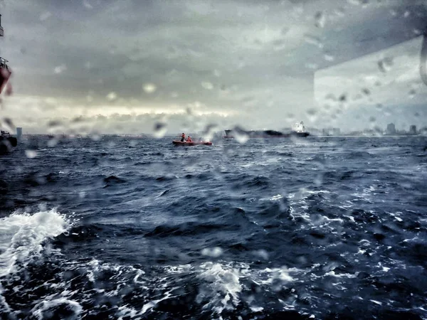 Rescate Barco Vista Día Lluvioso —  Fotos de Stock