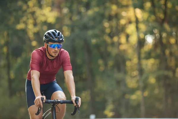 Schöner Starker Mann Beim Fahrradfahren Freien Bärtiger Radfahrer Mit Schwarzem — Stockfoto