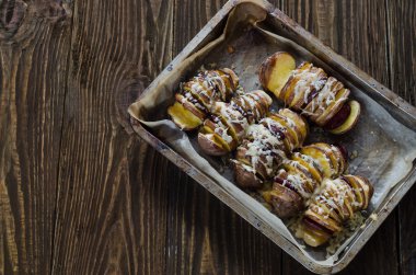 Peynirli fırında patates