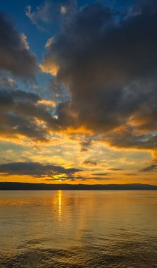 Almanya 'da Constance Gölü kıyısında günbatımı