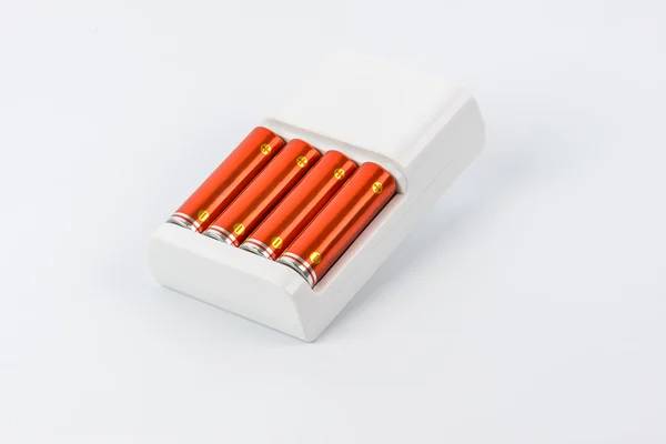 Batteriladdare med batterier isolerade — Stockfoto