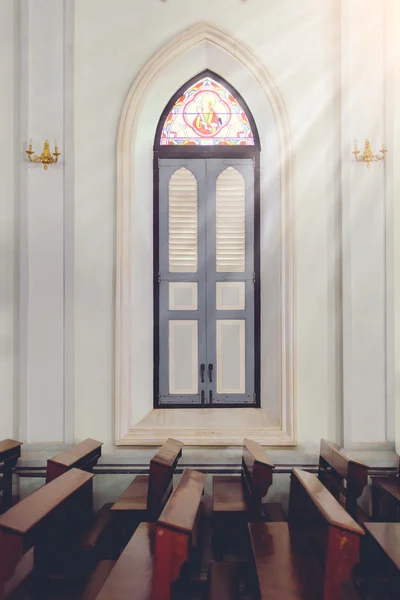 Interieur van de rooms-katholieke kerk (de geboorte van onze Lieve Vrouwe C — Stockfoto