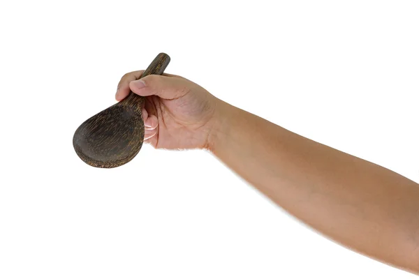 Χέρι που κρατά ένα ξύλινο κουζίνα κουτάλι για το ανακάτεμα και γευσιγνωσία foo — Φωτογραφία Αρχείου
