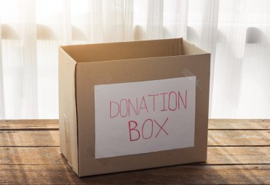 Karton bağış kutusu