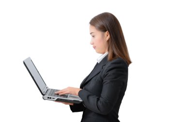 genç iş kadını, ayakta bir beyaz gömlek ve siyah s