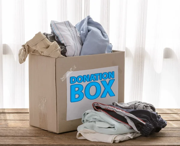 Κουτί δωρεών ρούχα — Φωτογραφία Αρχείου
