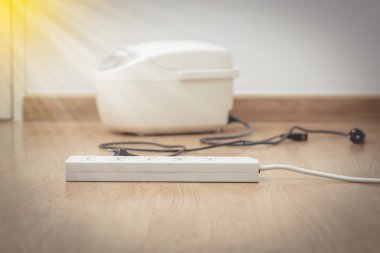 enerjiden tasarruf için takılı Tak