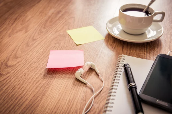 Office table with notepad,  coffee cup , pen , smartphone , head — Stock Photo, Image