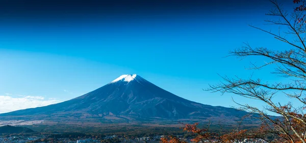 Mount Fuji uitzicht vanaf rode pagoda — Stockfoto