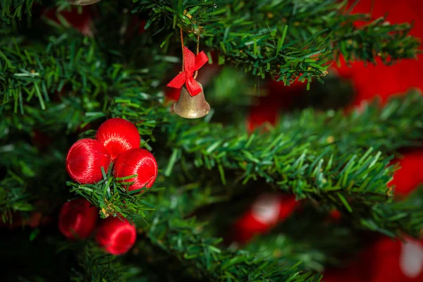 Vánoční ozdoby na vánoční stromeček — Stock fotografie