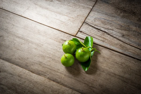 Fresh limes on wooden — Stock Photo, Image