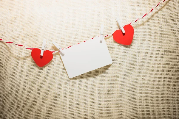 Love Valentine 's hearts natural cord and red clips hanging — стоковое фото