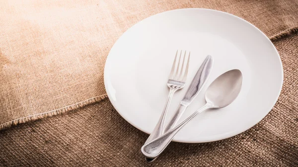 Empty white plate and  spoon, fork, knife — Stock Photo, Image