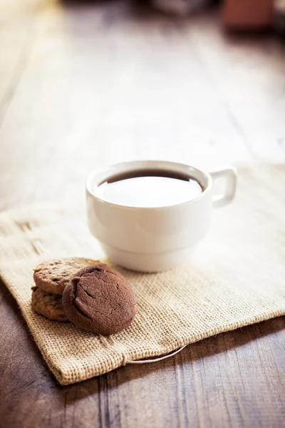 Kopje koffie en biscotti — Stockfoto