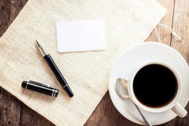 Kalem ve kahve ile boş kartı