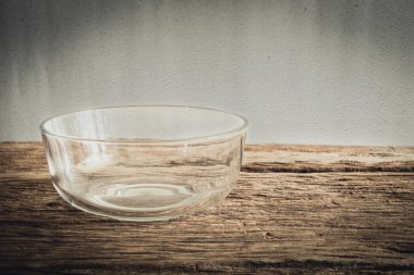 ahşap masa üstü emty cam kase