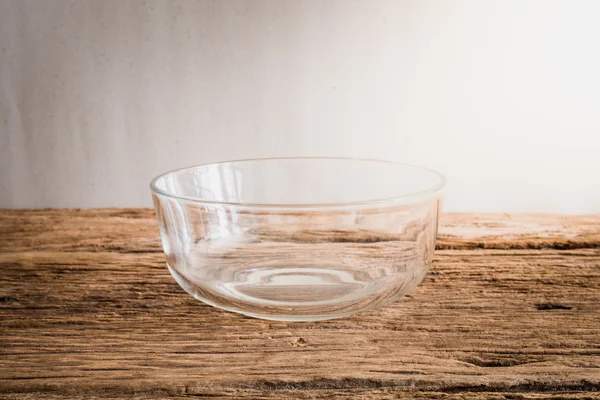 Emty glass bowl on wooden tabletop — Stock Photo, Image